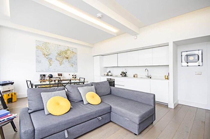 2 Bedroom Flat To Rent In Chatham Place, Hackney, London, E9