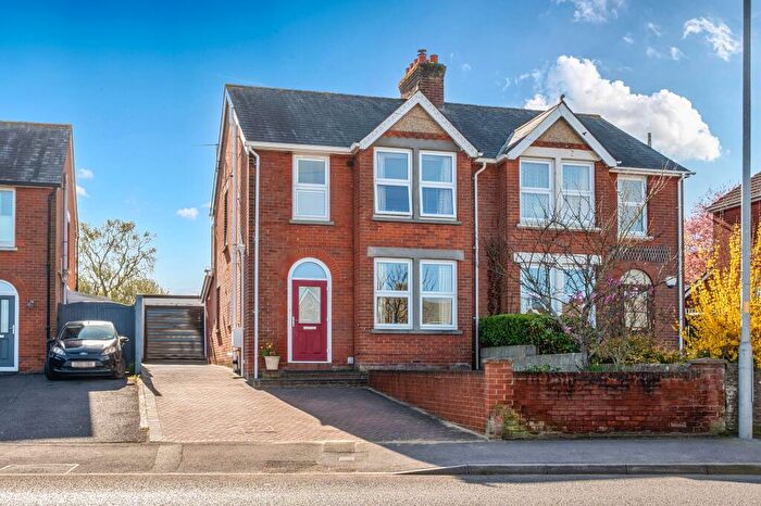 3 Bedroom Semi Detached House For Sale In Devizes Road, Salisbury, SP2