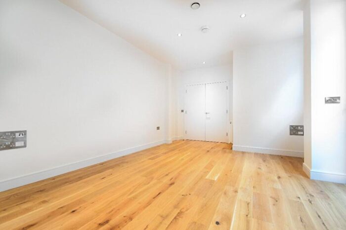 1 Bedroom Apartment To Rent In Emerald House, Croydon, CR0