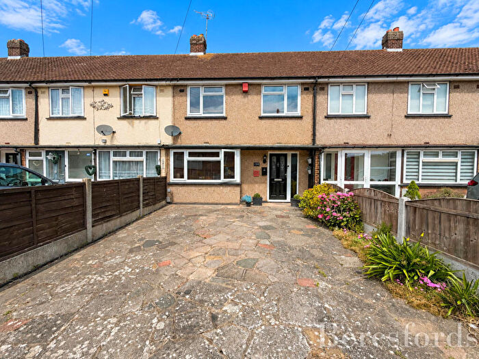 3 Bedroom Terraced House For Sale In St. Andrews Avenue, Hornchurch, RM12