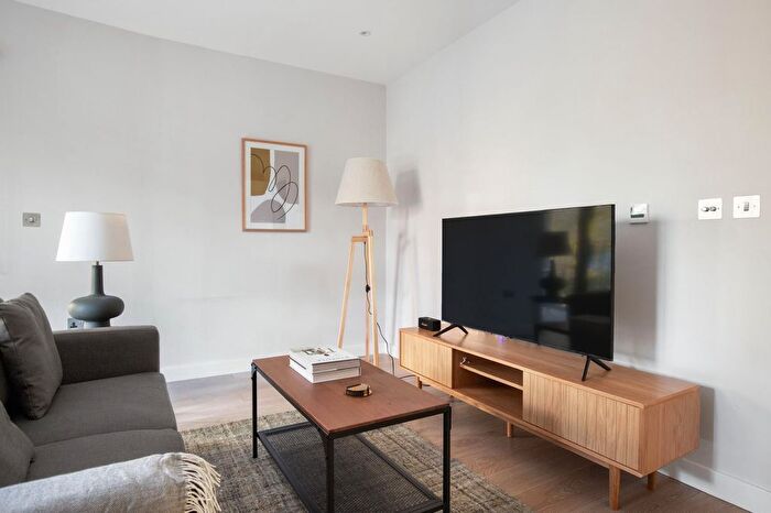 2 Bedroom Flat To Rent In Boulevard Apartments, Ufford Street, London, Kent, SE1