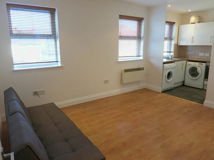 1 Bedroom Flat To Rent In Green Street, Enfield, EN3