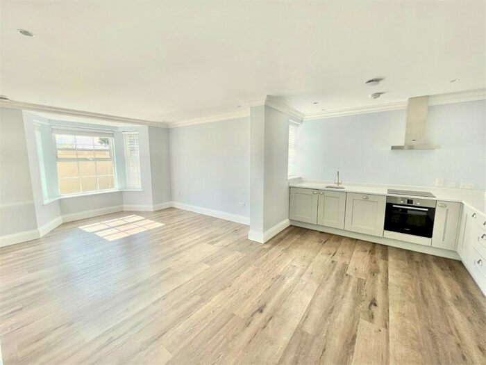 2 Bedroom Flat To Rent In Slough Road, Datchet, Berkshire SL3