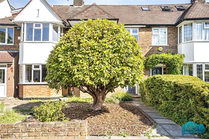 3 Bedroom Terraced House For Sale In Osidge Lane, London, N14