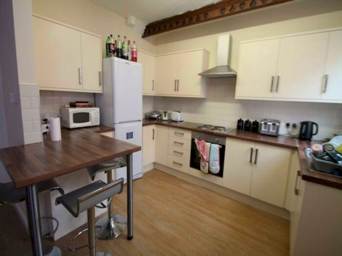 5 Bedroom House To Rent In Manor Terrace, Leeds, LS6