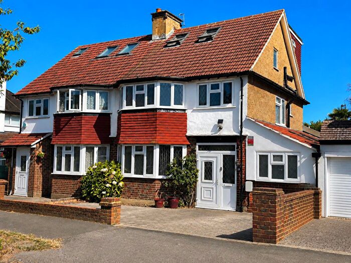 4 Bedroom Semi-detached House For Sale In Mead Crescent, Sutton, SM1