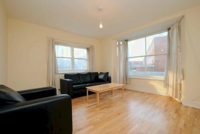 3 Bedroom Flat To Rent In Brooke Road, Stoke Newington, N16