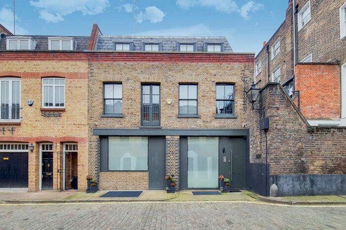 5 Bedroom Mews To Rent In Thornton Place, London, W1H