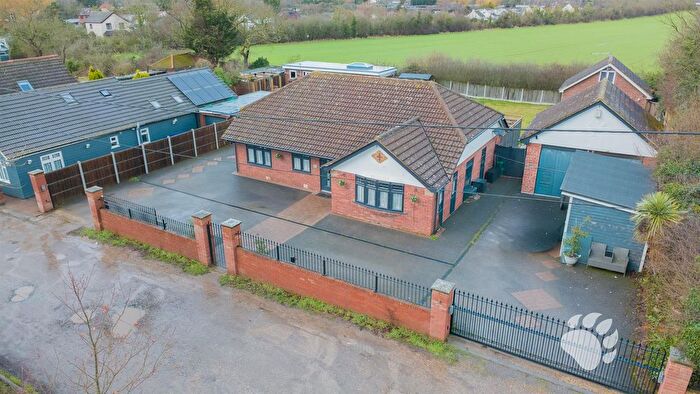 4 Bedroom Chalet For Sale In Clifton Road, Bowers Gifford, SS13