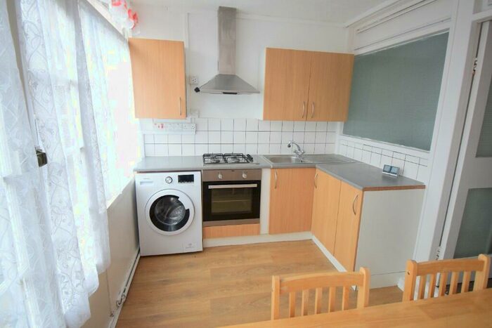 4 Bedroom House To Rent In Mangold Way, Erith, Kent, DA18