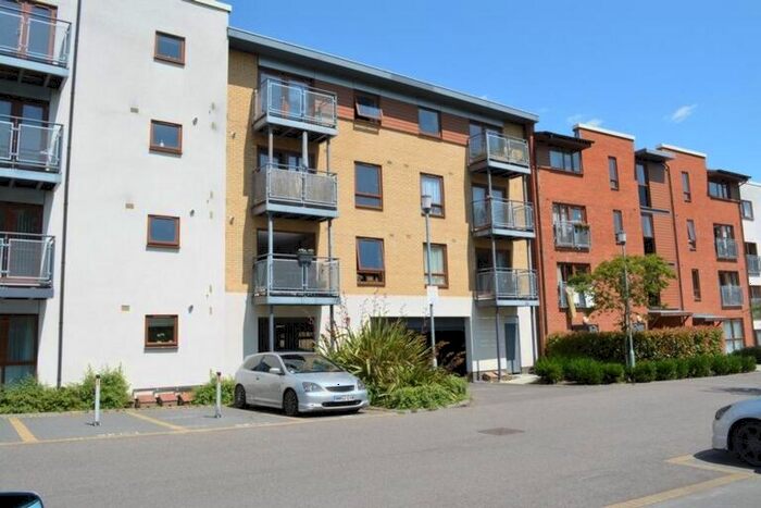 1 Bedroom Apartment To Rent In Commonwealth Drive, Three Bridges, RH10