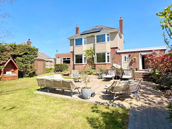 4 Bedroom Detached House For Sale In Alderney Avenue, Poole, BH12