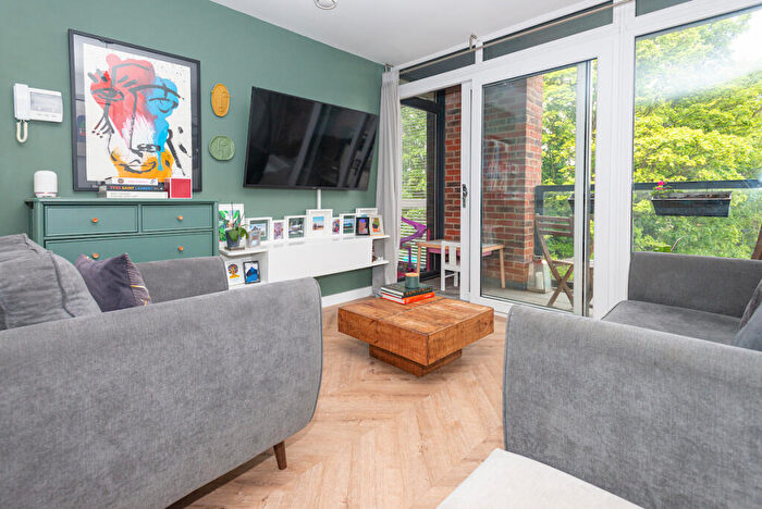 2 Bedroom Apartment For Sale In Maple Court, - Cross Street, Sale, M33