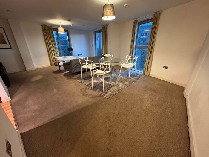 3 Bedroom Flat To Rent In Queens Road, Nottingham, Nottinghamshire, NG2