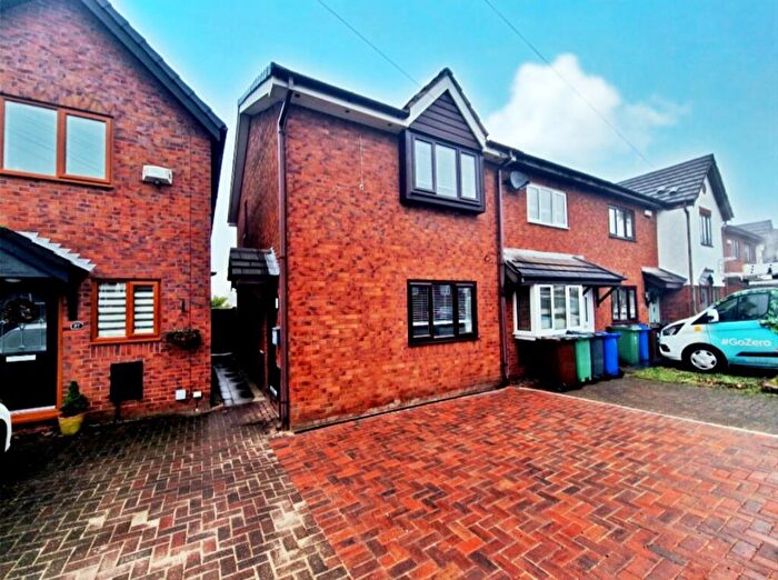 2 Bedroom Semi-Detached House To Rent In Cuckoo Lane, Whitefield, M45