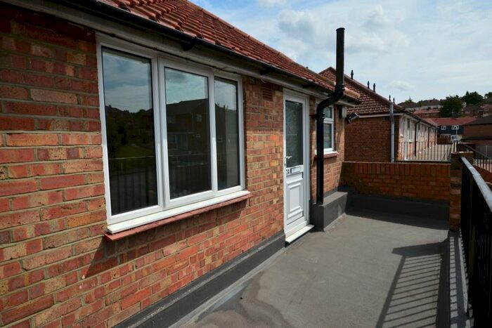 1 Bedroom Flat To Rent In Central Parade, Rochester, Kent, ME1