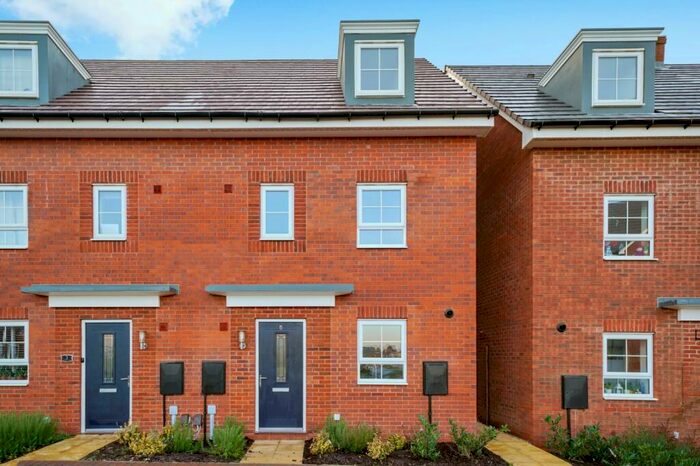 4 Bedroom Semi-Detached House To Rent In Mindaro Way, Rugby, Warwickshire, CV22