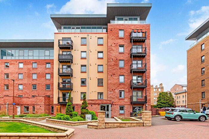 3 Bedroom Flat For Sale In / Slateford Gait, Slateford, Edinburgh, EH11