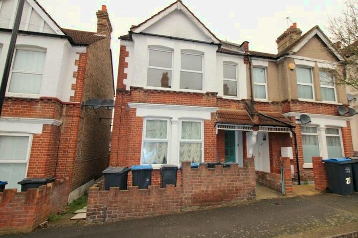 3 Bedroom Flat To Rent In Lenham Road, Thornton Heath, CR7