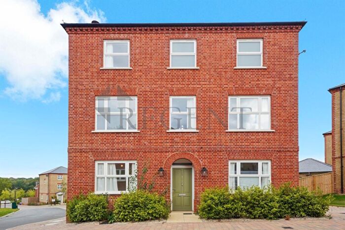 4 Bedroom Detached House To Rent In Sassoon Drive, Barnet, EN4