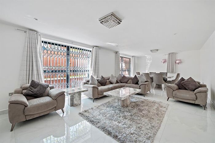 7 Bedroom Detached House To Rent In Mapesbury Road, London, NW2