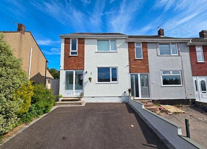 3 Bedroom End Of Terrace House For Sale In Cotswold View, Kingswood, Bristol, BS15