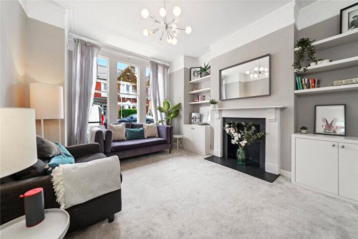 2 Bedroom Flat To Rent In Yukon Road, Clapham South, SW12