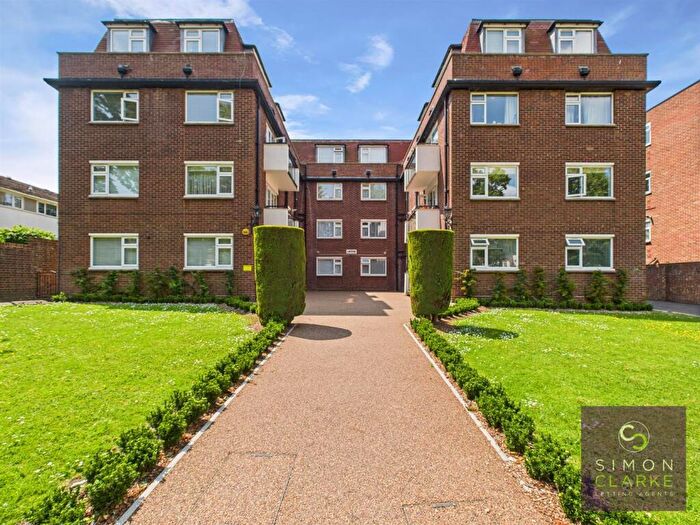 2 Bedroom Apartment To Rent In Moss Hall Grove, Woodside Park, N12
