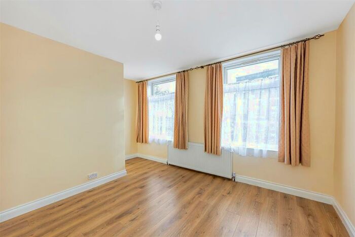 1 Bedroom Maisonette To Rent In Cann Hall Road, Leytonstone, London, E11