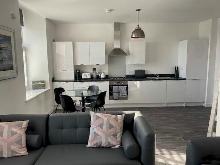 2 Bedroom Flat To Rent In May Baird Park, City Centre, Aberdeen, AB25