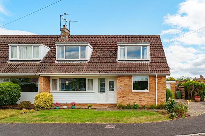 4 Bedroom Semi-Detached House For Sale In Kendal Close, Dunnington, YO19