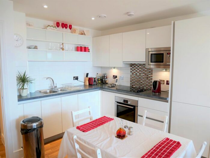 1 Bedroom Flat To Rent In High Street, Hounslow, TW3