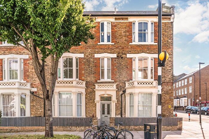2 Bedroom Flat For Sale In Drayton Park, Highbury, N5