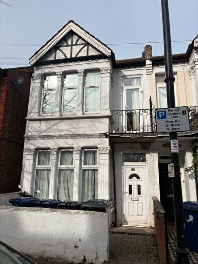 Studio To Rent In Mill Hill Road, London, W3