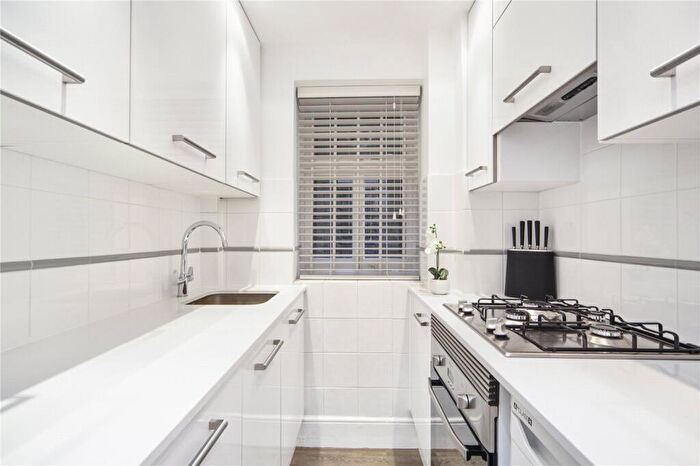 2 Bedroom Flat To Rent In Netherhall Gardens, Hampstead, NW3