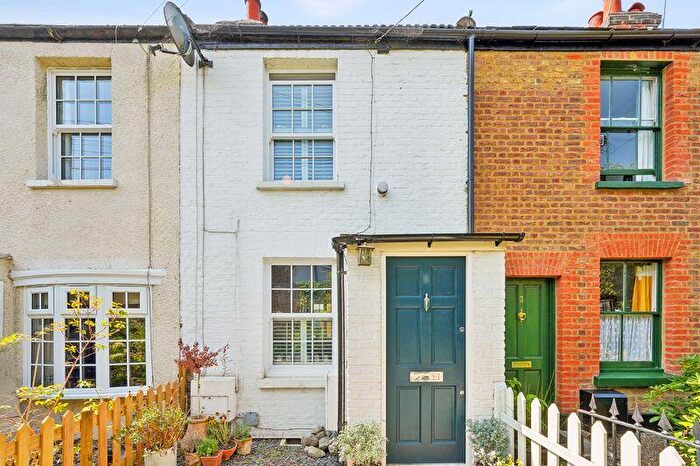 2 Bedroom Cottage For Sale In Howard Street, KT7