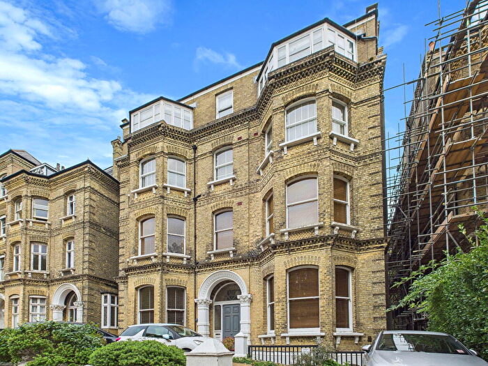 2 Bedroom Flat For Sale In The Drive, Hove, BN3