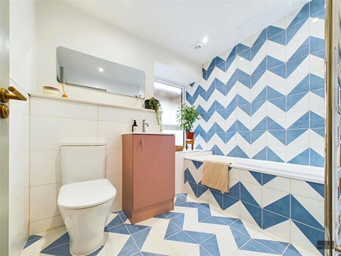 2 Bedroom Flat To Rent In South Street, Exeter, EX1