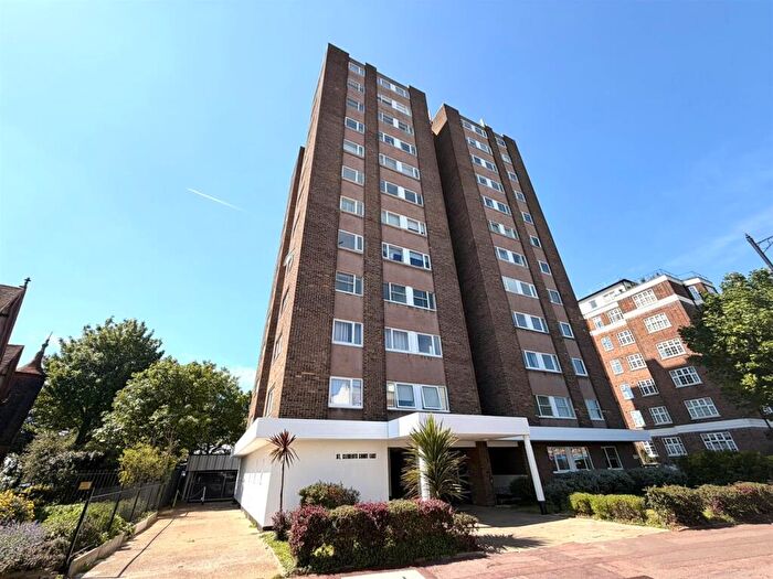 2 Bedroom Flat For Sale In Broadway West, Leigh-On-Sea, SS9