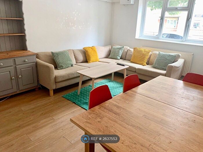 4 Bedroom Maisonette To Rent In Weddell House, London, E1