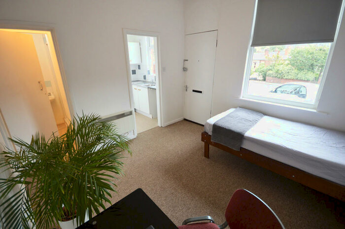 Studio To Rent In Highbury Road, Meanwood, Leeds, West Yorkshire., LS6