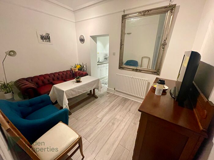 3 Bedroom Flat To Rent In London, SE11