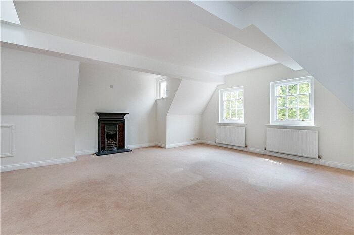 2 Bedroom Flat To Rent In Collingham Gardens, South Kensington, London, SW5