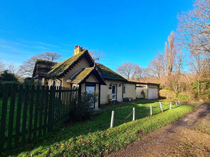 3 Bedroom Cottage For Sale In Commonside, Great Bookham, KT23
