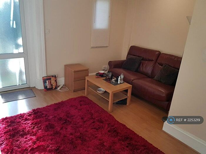 1 Bedroom Flat To Rent In Bennett Road, Leeds, LS6