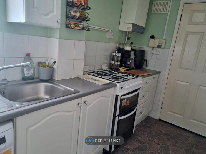 2 Bedroom Semi-Detached House To Rent In Lovell Road, Bedford, MK42