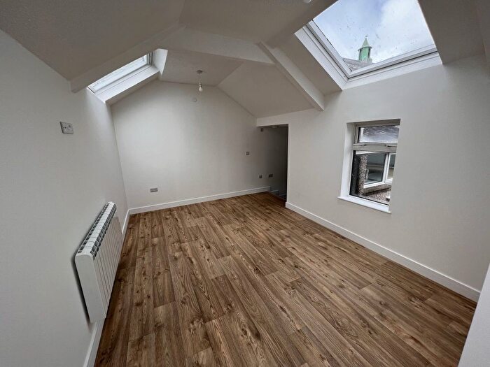 1 Bedroom Flat To Rent In Water Street, Carmarthen, Carmarthenshire, SA31