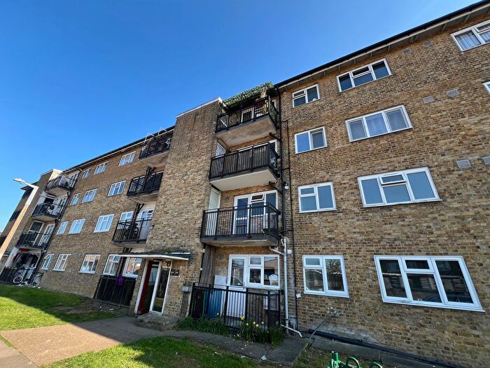 2 Bedroom Flat To Rent In Ladyshot, Harlow, CM20