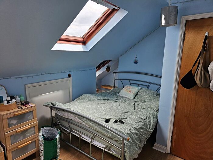 5 Bedroom Terraced House To Rent In Fishponds Road, London, SW17