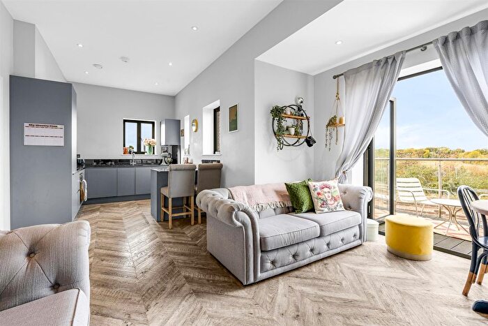 1 Bedroom Flat For Sale In Green Close, Brookmans Park, AL9